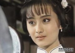 八个人都穿着“孝”之美。