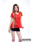 首先，小姐？Espa？A和拉拉队队员，现在征服美容