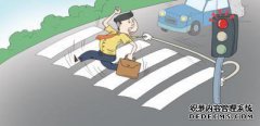 男人应该去旅行还是坐在低薪业务部门寻求稳定