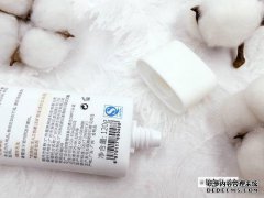 在这个炎热的夏天，我们使用了香奈儿山茶花保